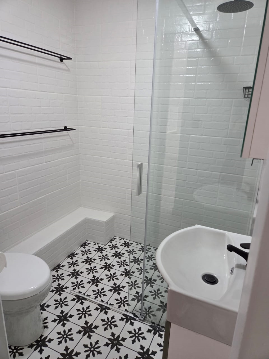 To Let 2 Bedroom Property for Rent in Oakglen Western Cape